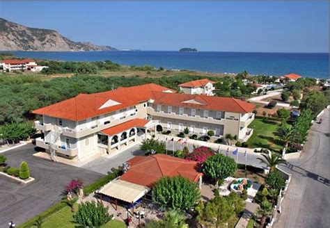 Kalamaki Beach Hotel Resort .